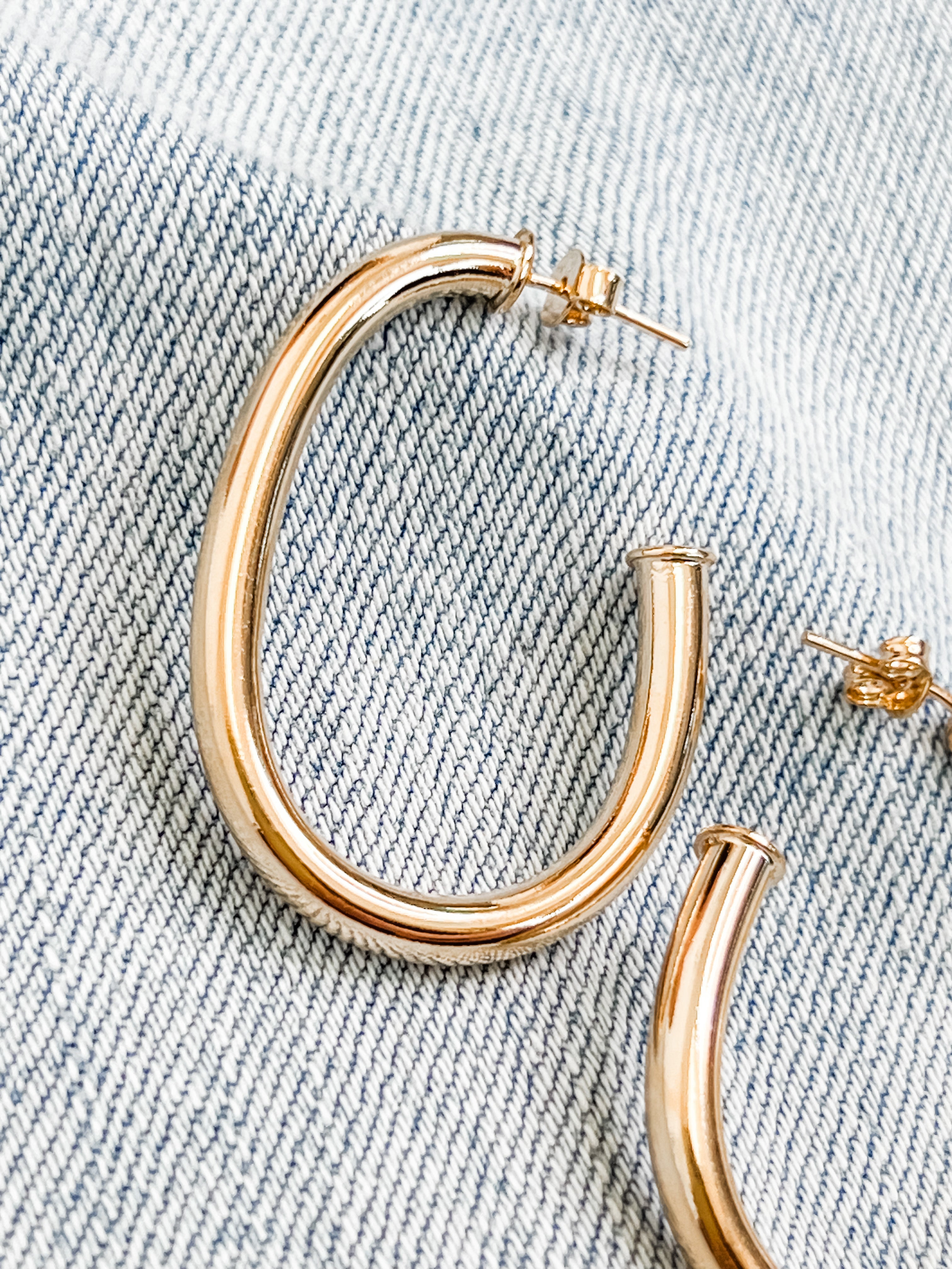 Taylor Shaye Designs - Gold Oval Hoop Earrings