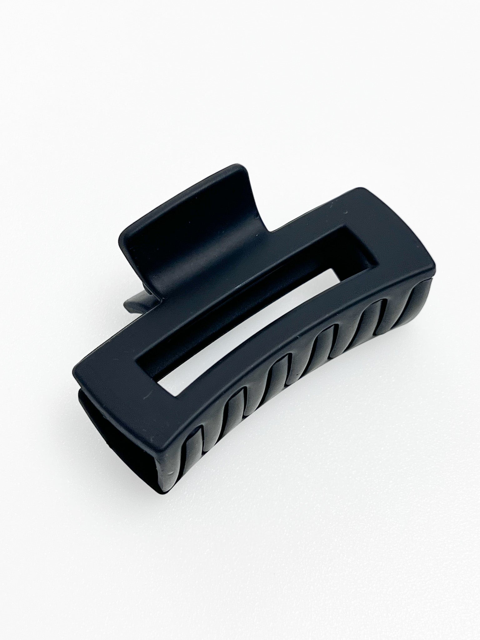 Hanna - 2.5" Matte Claw Clip