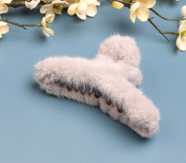 Sammi - Fuzzy 4.5" Claw Clip