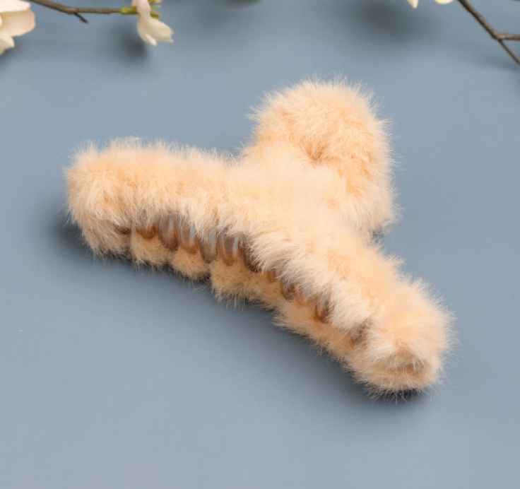 Sammi - Fuzzy 4.5" Claw Clip